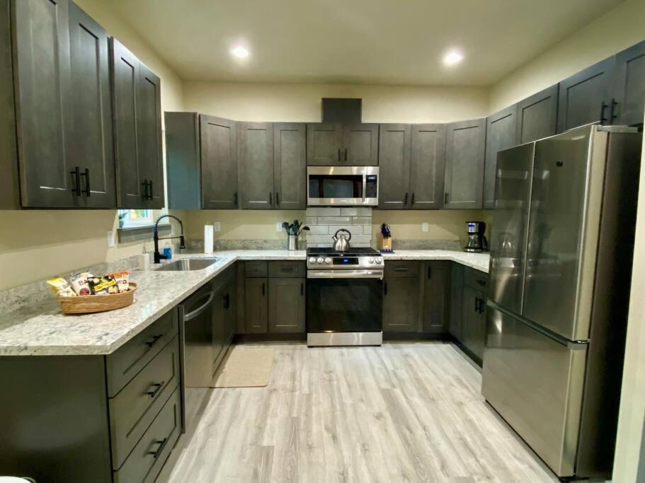 New Modern Cabin! 5Mi To Mt Rainier National Park! Hot Tub & Wifi アッシュフォード エクステリア 写真