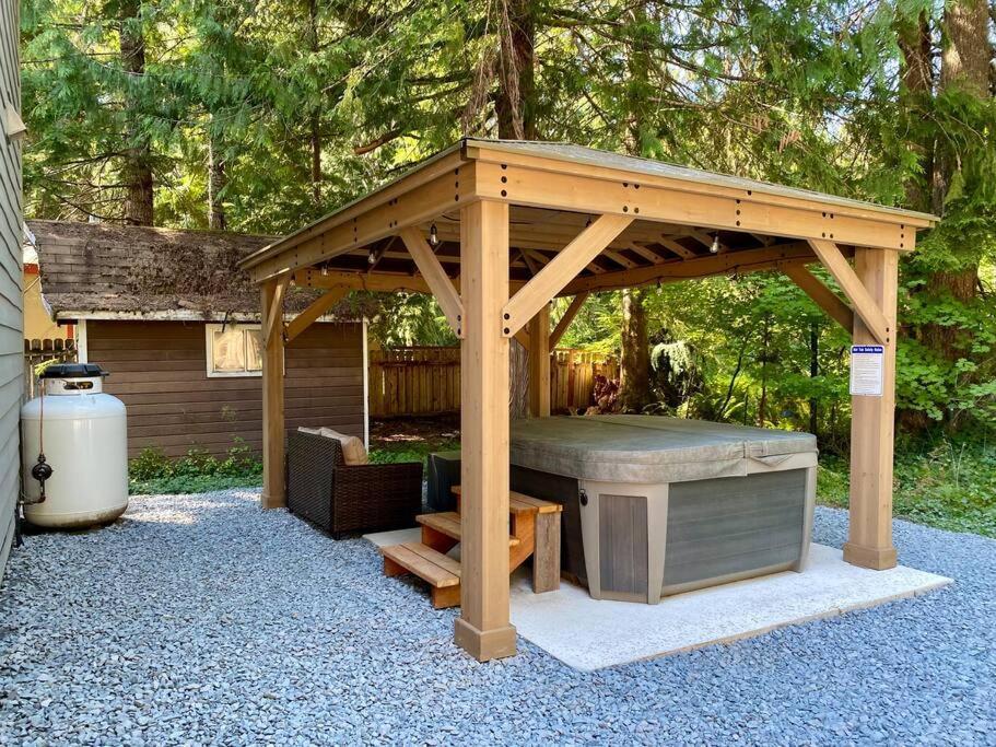 New Modern Cabin! 5Mi To Mt Rainier National Park! Hot Tub & Wifi アッシュフォード エクステリア 写真
