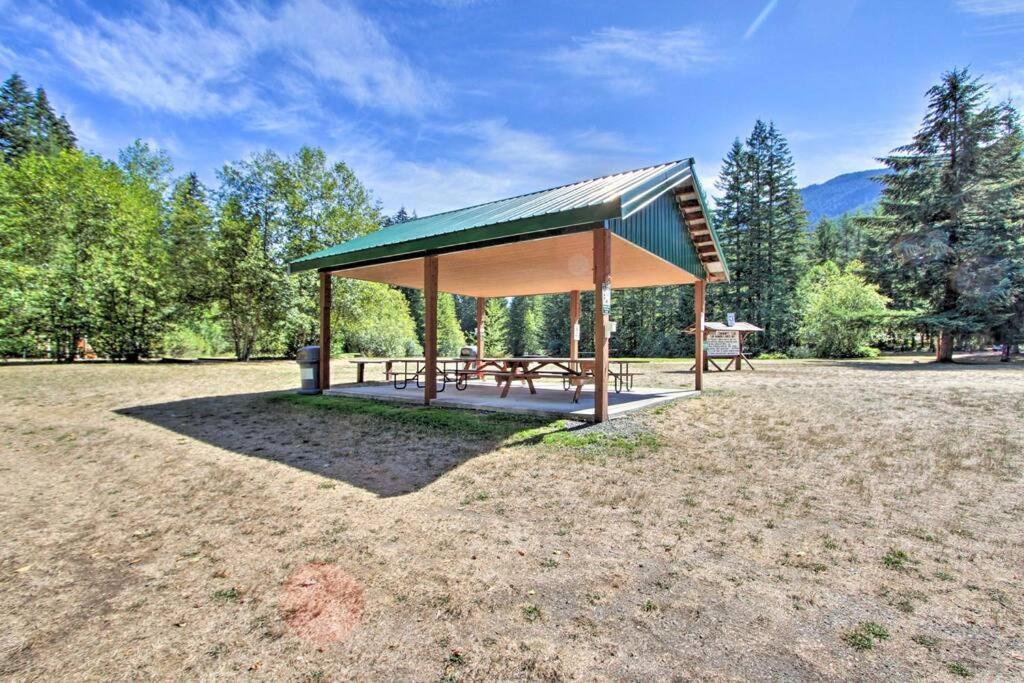 New Modern Cabin! 5Mi To Mt Rainier National Park! Hot Tub & Wifi アッシュフォード エクステリア 写真