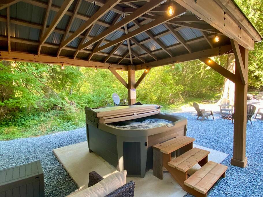 New Modern Cabin! 5Mi To Mt Rainier National Park! Hot Tub & Wifi アッシュフォード エクステリア 写真