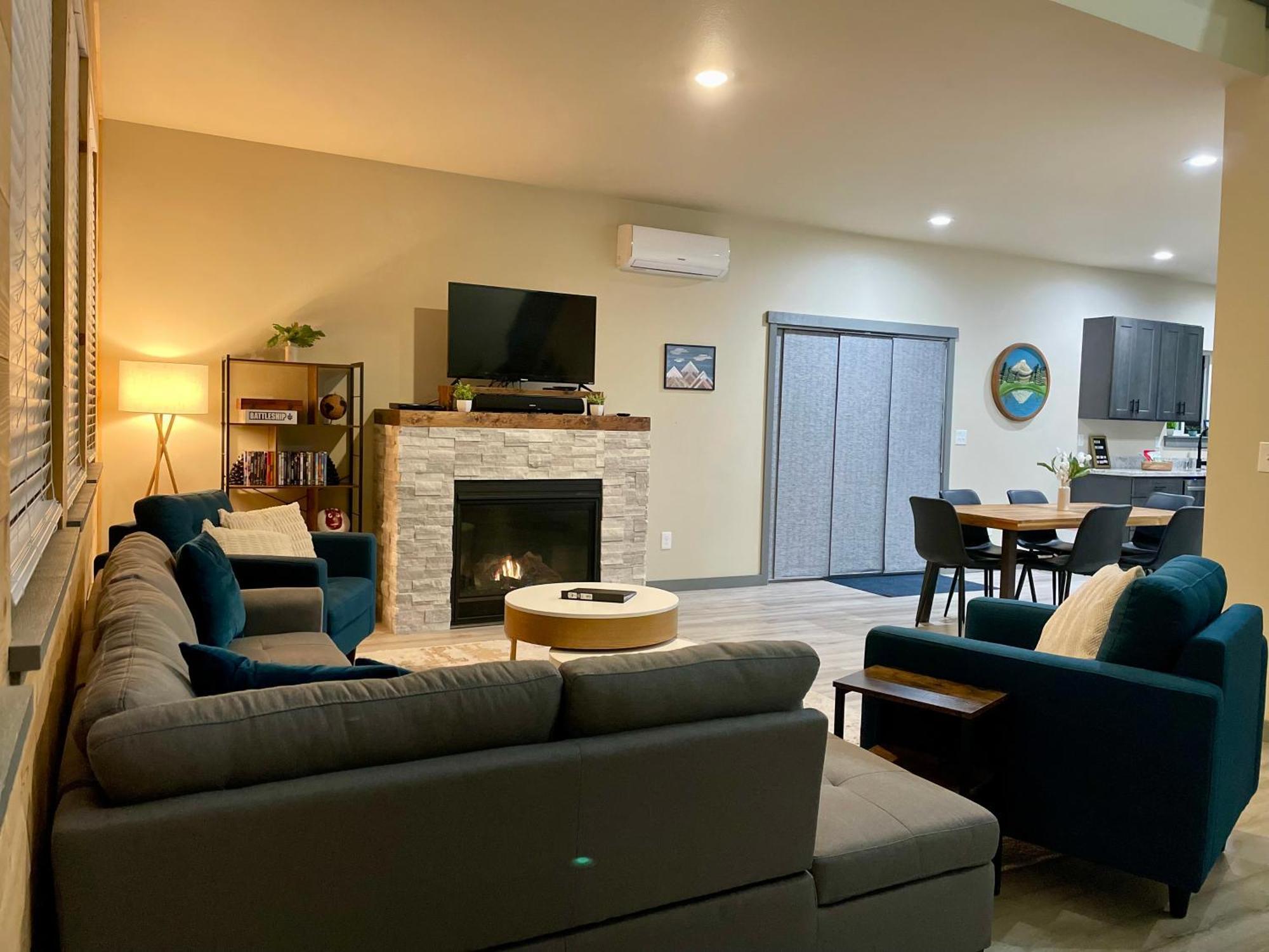 New Modern Cabin! 5Mi To Mt Rainier National Park! Hot Tub & Wifi アッシュフォード エクステリア 写真